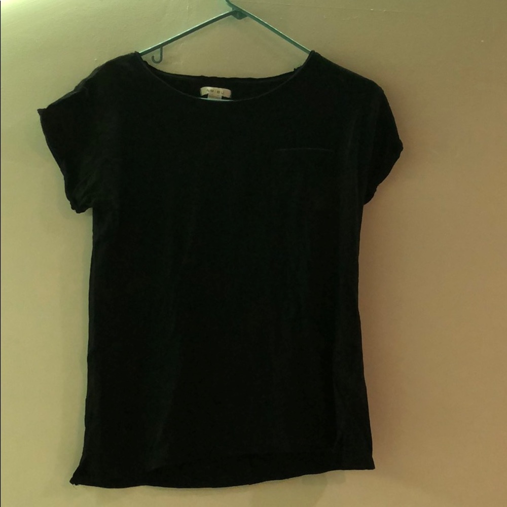 Black tee w a pocket